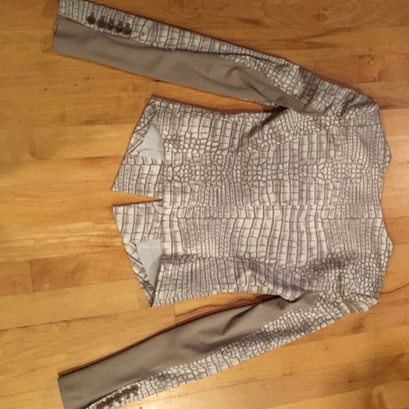 BCBGMaxaria Fitted Blazer - Picture 7 of 7